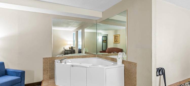 品质酒店福特米尔 靠近卡罗温兹大道(Quality Inn Fort Mill Near Carowinds Blvd)图片