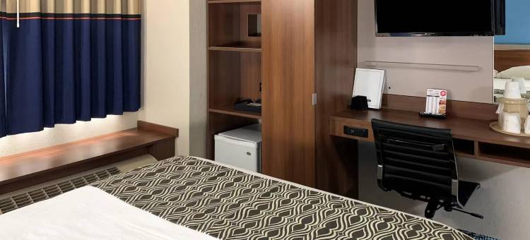 丰迪拉克县舒眠套房旅馆(Sleep Inn & Suites Fond du Lac)图片