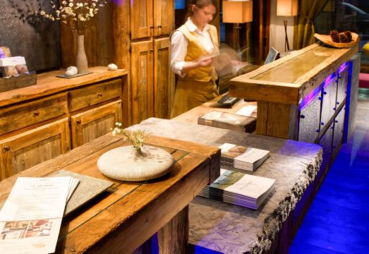 Le Névada Hotel Overview