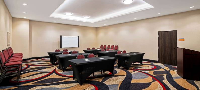 塔斯卡卢萨大学拉昆塔温德姆套房酒店(La Quinta Inn & Suites by Wyndham Tuscaloosa  University)图片