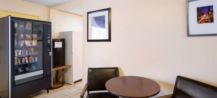 苏城萨金特布拉夫罗德威酒店(Rodeway Inn Sergeant Bluff - Sioux City)图片