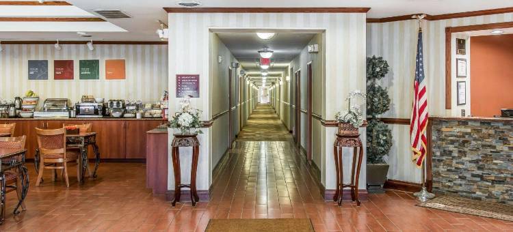 安阿伯高速公路23号凯艺套房酒店(Quality Inn & Suites Ann Arbor Hwy 23)图片