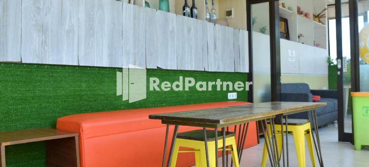 Pringgading Surf Camp Mitra RedDoorz图片