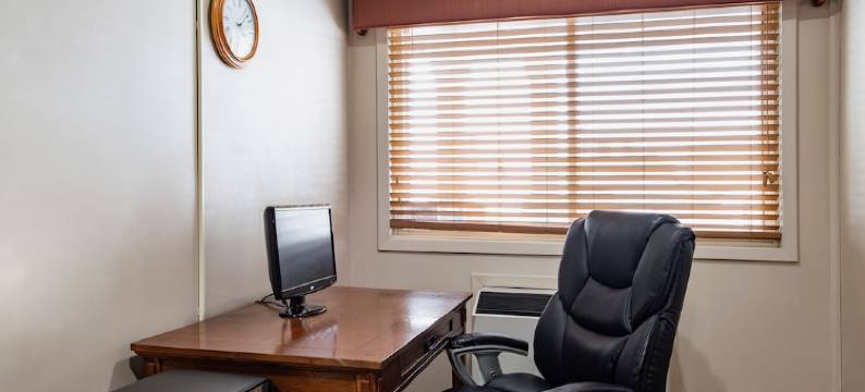 里贾纳温德姆Travelodge套房/Eastgate Bay酒店(Travelodge Suites by Wyndham Regina / Eastgate Bay)图片