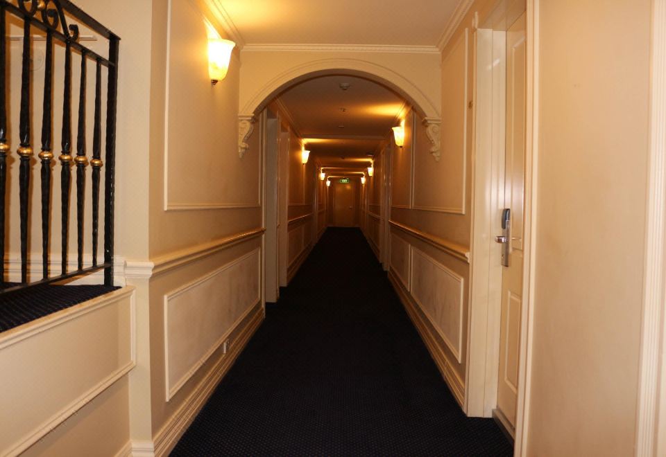 Canterbury International HotelHotel Overview