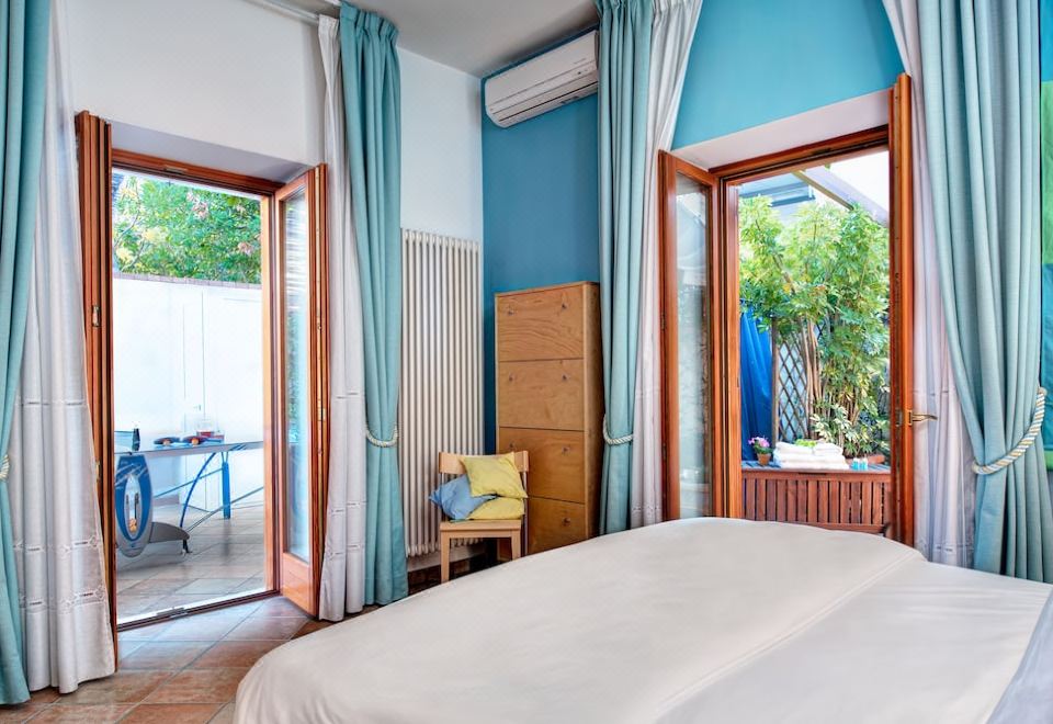 Vesuvilla Hotel Overview