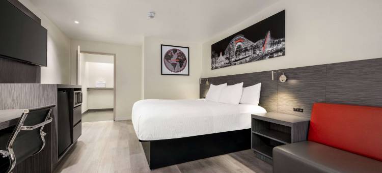 安纳海母会议中心温德姆华美达酒店(Ramada by Wyndham Anaheim Convention Center)图片