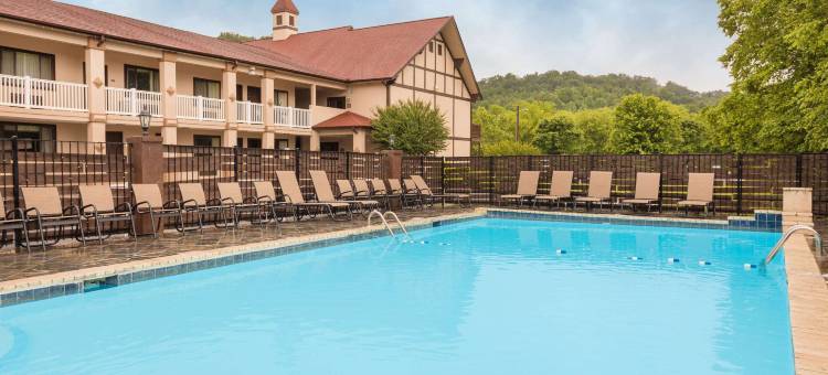 海伦呗盟套房酒店(Baymont by Wyndham Helen)图片