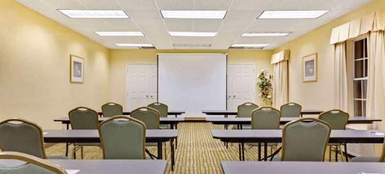 珀尔呗盟套房酒店(Baymont by Wyndham Pearl)图片