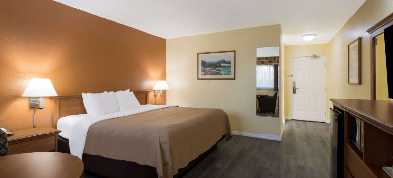 梅德福机场品质套房酒店(Quality Inn & Suites Medford Airport)图片