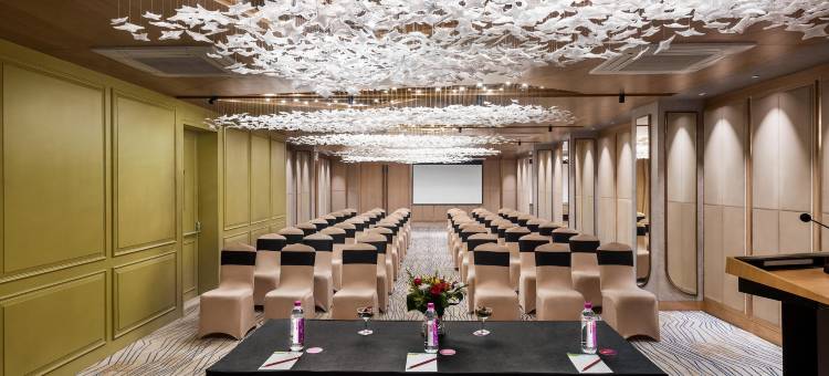 西里古里塞沃克路温德姆华美达安可酒店(Ramada Encore by Wyndham Siliguri Sevoke Road)图片