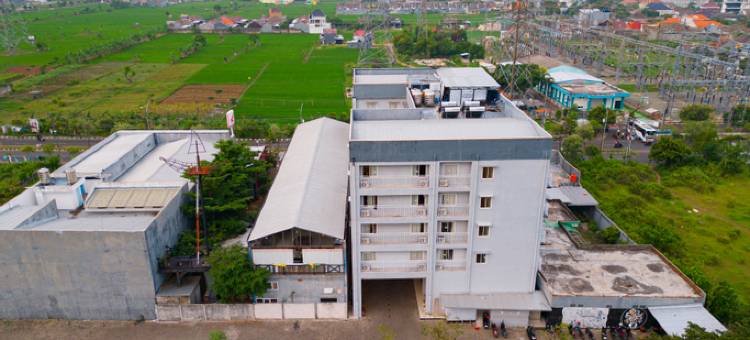 Votel Hotel Charis Tuban图片