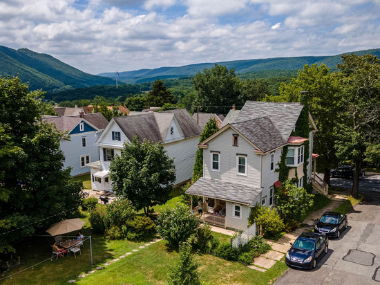 贝拉维多利亚 - 限成人