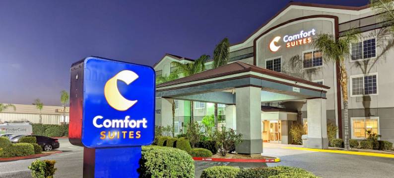 弗雷斯诺河滨公园舒适套房酒店(Comfort Suites Fresno River Park)图片