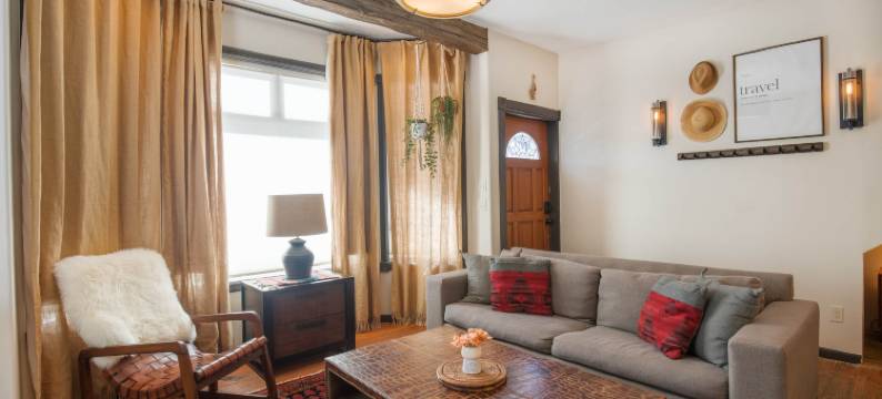 Spacious Studio with Full Kitchen and Porch - Stylish Cozy Retreat图片