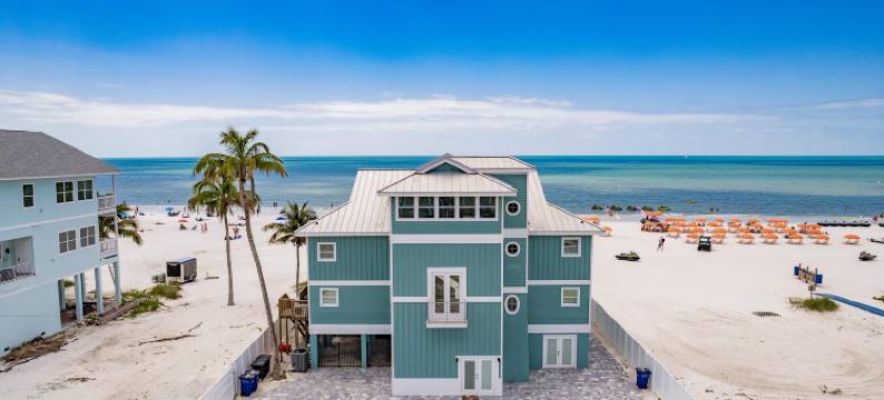 Breathtaking Ocean Views and Spacious Deck - Exquisite Beachfront Retreat图片