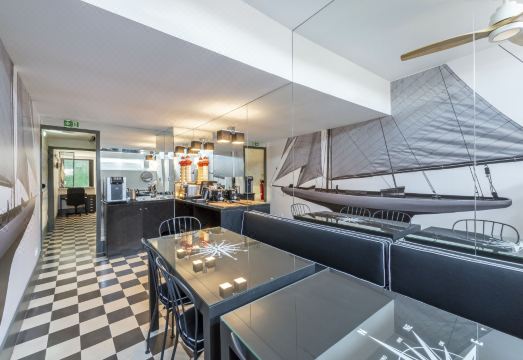 Oporto Street Fonte Taurina - Riverfront Suites Hotel Overview