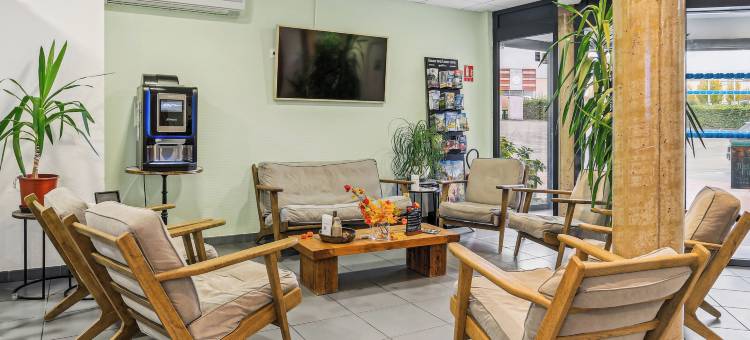 AKENA酒店拉费尔特伯纳德(Hôtel Akena la Ferté Bernard)图片