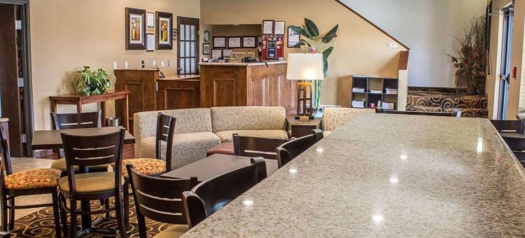 欧克博奇套房罗德威旅馆(Rodeway Inn & Suites Near Okoboji Lake)图片