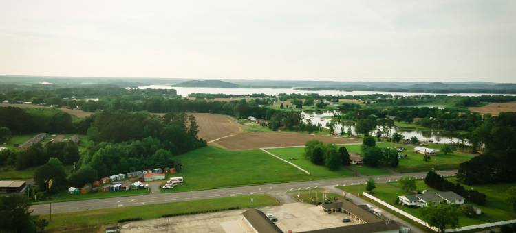 威希湖滨旅馆(Weiss Lake Lodge)图片