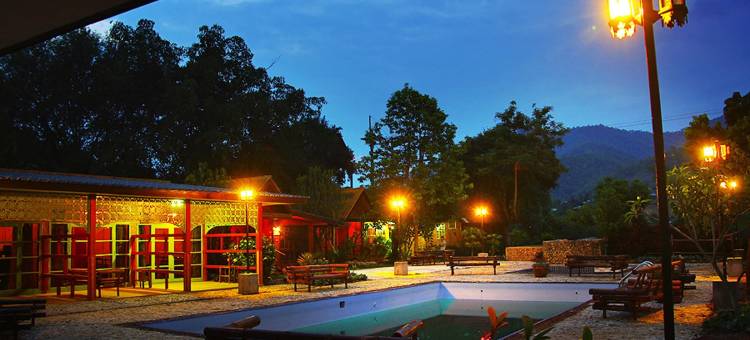 阿雷亚普雷度假村(Areeya Phuree Resort Thaton)图片