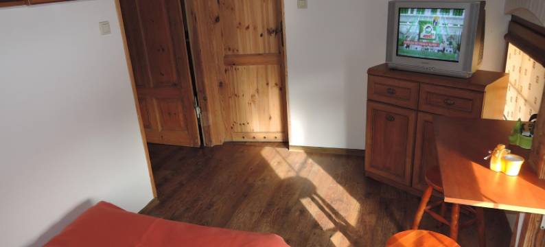 卡尔尼采近波罗的海海滩的房屋(House in Karnice Near Baltic Sea Beach)图片