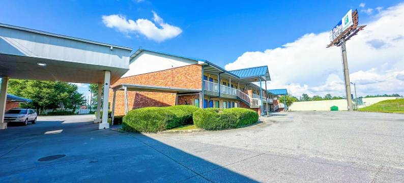 位于瓦尔多斯塔附近的Hahira Inn By OYO(Hahira Inn by OYO Near Valdosta)图片