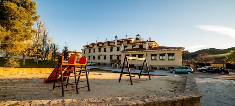 鲁维耶洛斯酒店(Hotel de Montaña Rubielos)图片