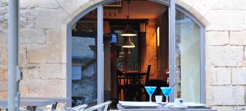 SY 阳台餐厅酒店(La Terrasse - Hôtel Restaurant à Vézelay)图片