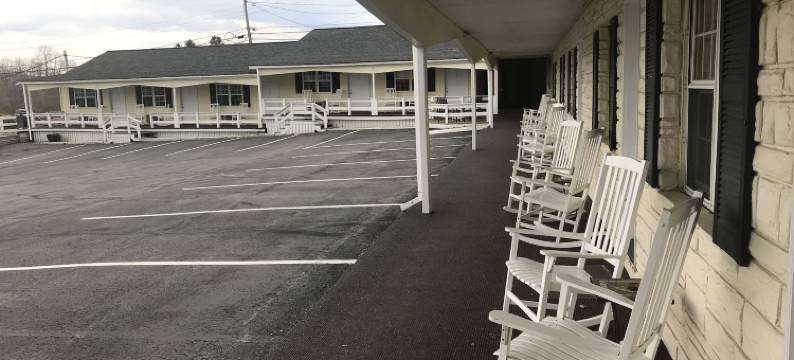 山林长屋汽车旅馆(Longhouse Lodge Motel)图片