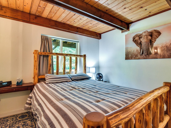 有木火火坑的乡村美洲狮小屋!