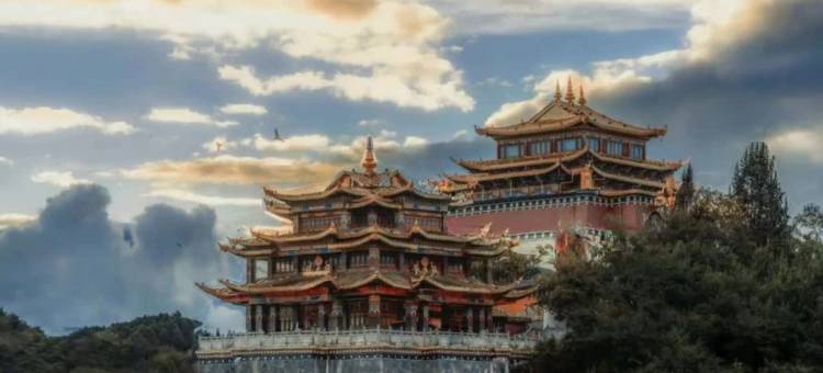 南风知意·French Touch漫度供氧酒店(月光广场大佛寺转经筒店)图片