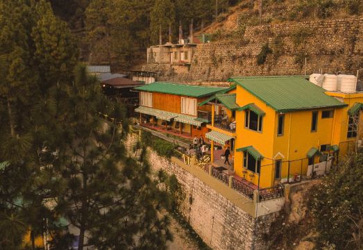 The Himalayan Living Whisling Pines Home StayHotel Overview
