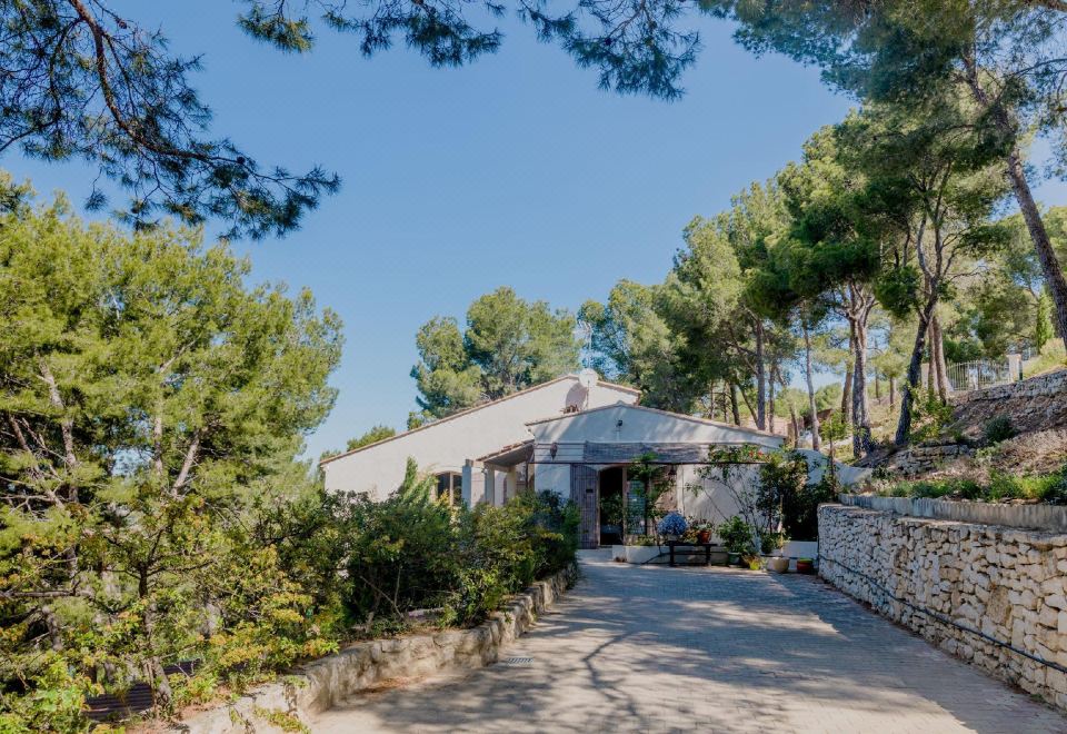 Le Mas des Roches à VelauxOver view