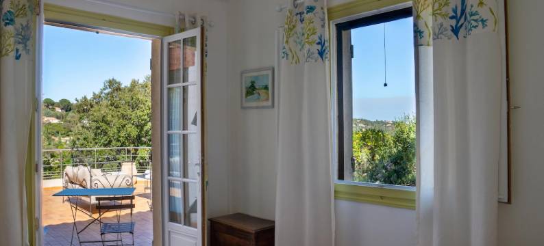 Villa in Cavalaire-Sur-Mer with Sea Views图片