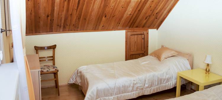 Half of a Holiday Home, Huge Garden, Pond图片