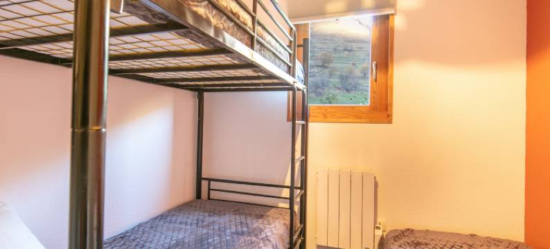 Apartment in France with Mountain Views & Pool图片