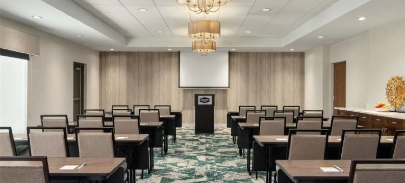 希尔顿坦帕布什花园区欢朋酒店及套房(Hampton Inn and Suites by Hilton Tampa Busch Gardens Area)图片