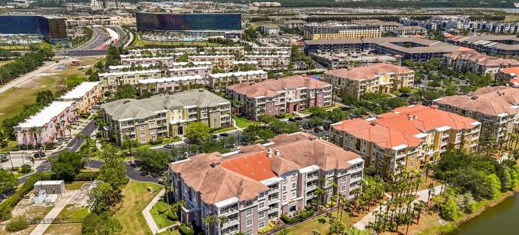 Upstay: Stunning 3BR Condo w Scenic Views & Patio图片