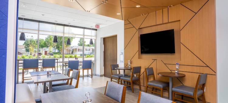 Holiday Inn Express & Suites Cedar Rapids NE - Marion by IHG图片