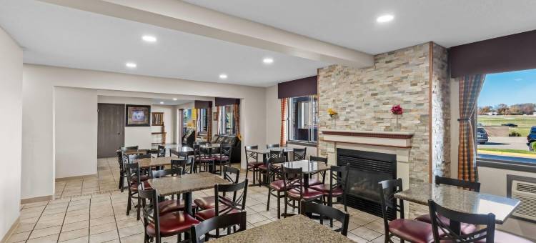 德梅因机场戴斯套房酒店(Days Inn & Suites by Wyndham des Moines Airport)图片