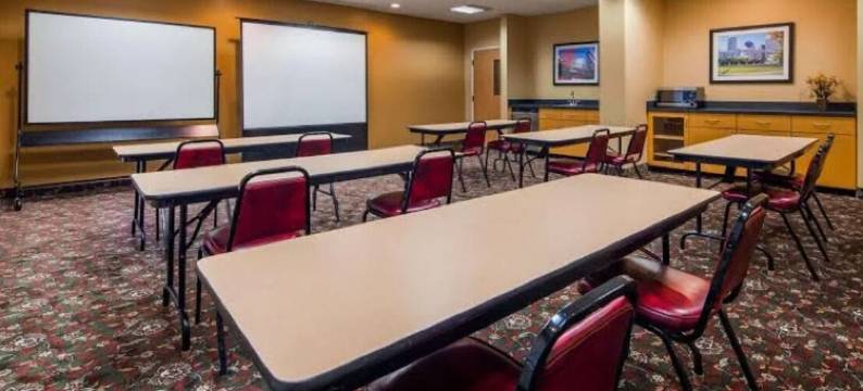 乔利埃特贝斯特韦斯特套房酒店(Best Western Joliet Inn  Suites)图片