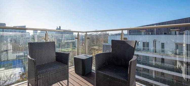 带阳台的惊艳两卧室公寓(Stunning 2BR Flat With Balcony)图片