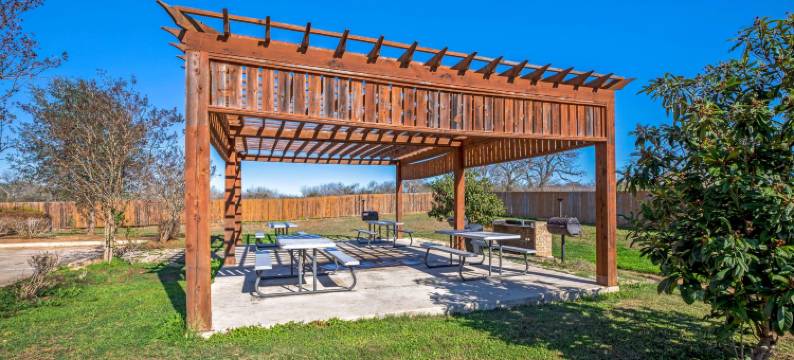 弗洛里斯维尔拉昆塔温德姆套房酒店(La Quinta Inn & Suites by Wyndham Floresville)图片