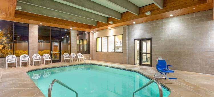 伊根明尼苏达戴斯酒店-近美国购物中心(Days Inn by Wyndham Eagan Minnesota Near Mall of America)图片