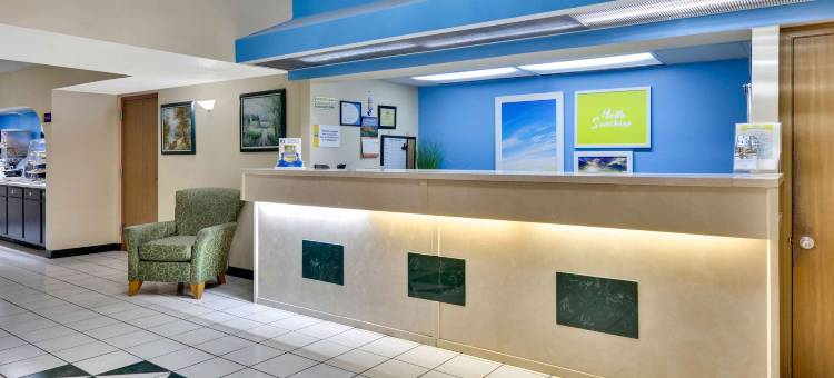 本顿维尔温德姆戴斯套房酒店(Days Inn & Suites by Wyndham Bentonville)图片