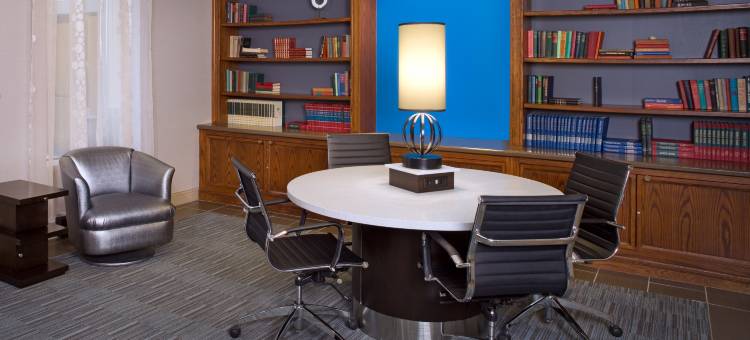 芝加哥伍德戴尔埃尔克格罗夫希尔顿逸林酒店(DoubleTree by Hilton Hotel Chicago Wood Dale - Elk Grove)图片