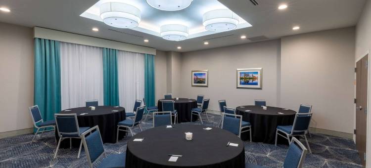 靠近卡拉哈里的拉昆塔温德姆酒店套房(由温汉姆提供服务)(La Quinta Inn & Suites by Wyndham Round Rock Near Kalahari)图片