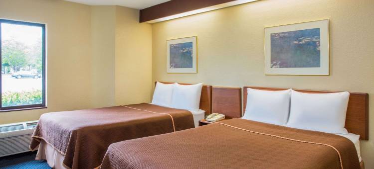 Travelodge by Wyndham Fort Myers Airport图片