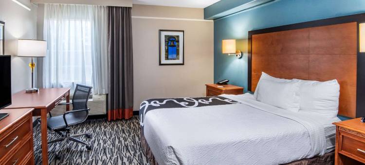 圣安东尼奥布鲁克斯城市基地拉昆塔温德姆酒店(La Quinta Inn by Wyndham San Antonio Brooks City Base)图片